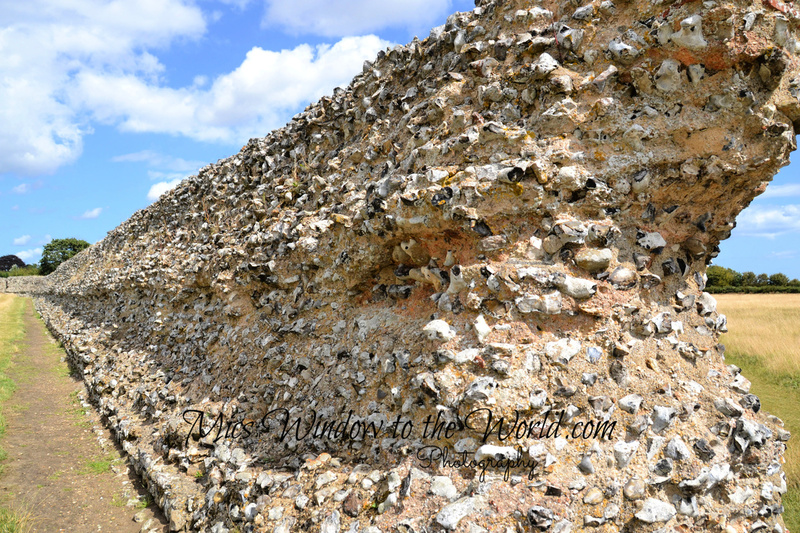Roman Fort6 Burgh Castle.jpg