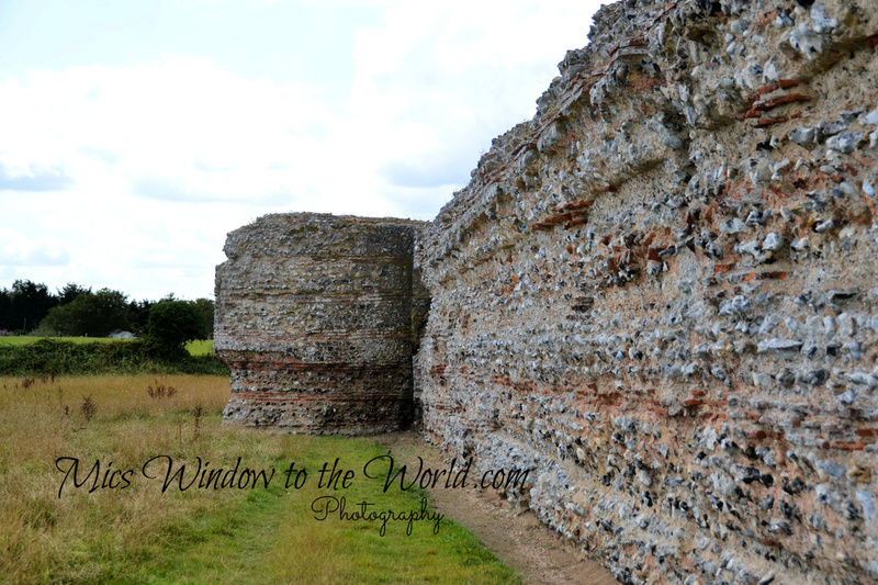 Roman Fort8 Burgh Castle England.jpg