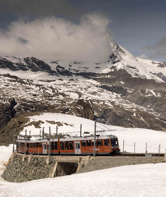 GQ7A0819-3 copy (1).jpg :: The train from Zermatt to Gornergrat (3089m) takes about 35 minutes.
