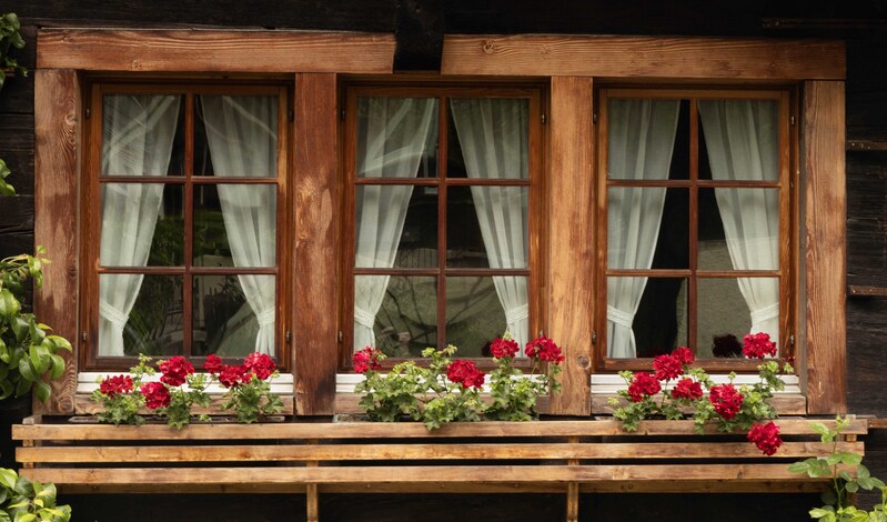 GQ7A1378 copy (1).jpg :: Windows in Zermatt are often a work of art and obviously a source of pride.