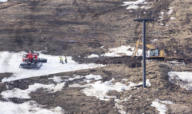 GQ7A6602-2 copy.jpg :: 4/25 blasting