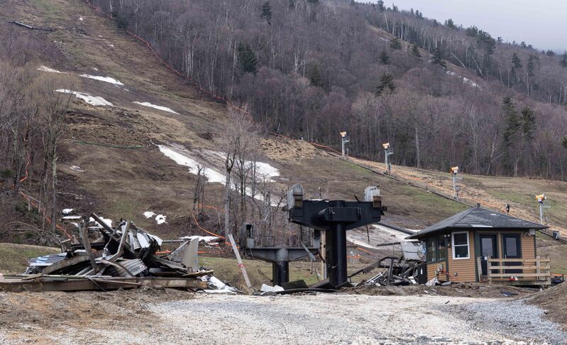 GQ7A7339 copy 2.jpg :: 5/2 The loading area of the Super Star Quad is nearly dismantled 