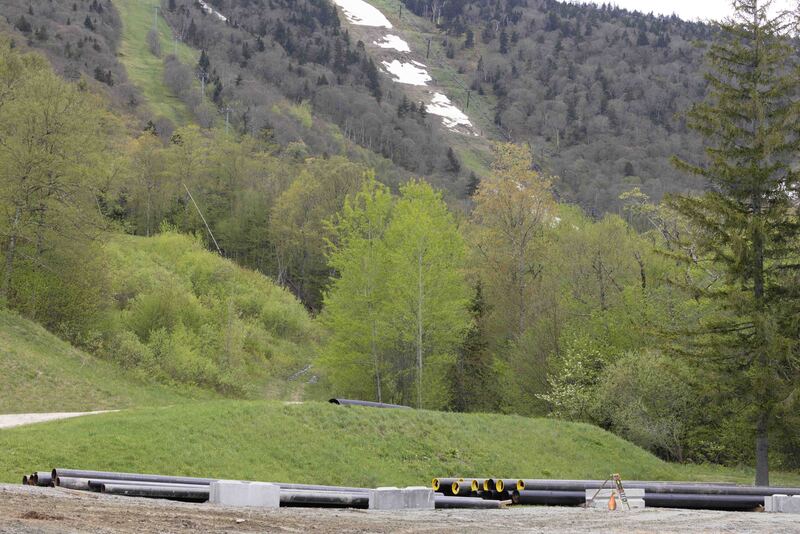 GQ7A7579 copy.jpg :: Accumulating snowmaking pipe at the bottom of Super Star