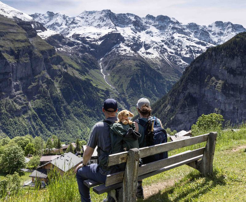 GQ7A8323 copy (1).jpg :: In Switzerland benches on hiking trails are located at very scenic spots.