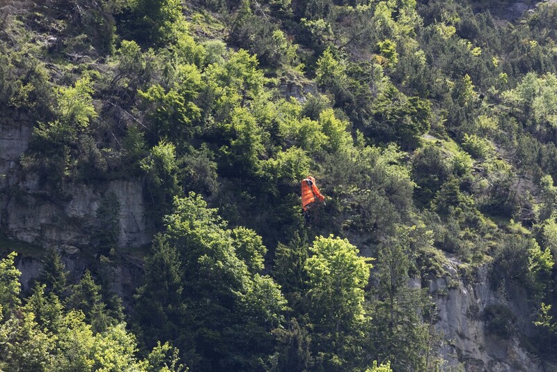GQ7A8381 copy.jpg :: A base jumper opened his parachute and became hung up in the trees on a cliff. 
