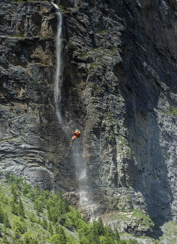 GQ7A8475 copy (1).jpg :: ...then his cute was recovered. We wondered how often such rescue operations take place in the Alps.