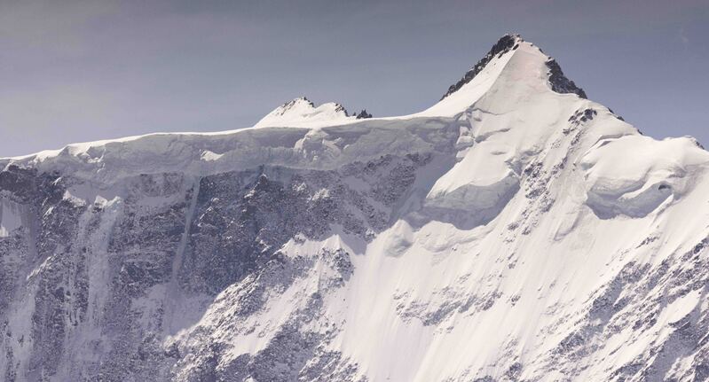 GQ7A8811 copy (1).jpg :: If you look carefully off in the distance, cornices are a common sight. Imagine if that cornice let go.