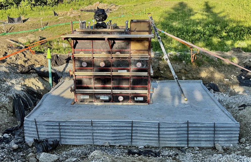 image0(3) copy(3).jpg :: 7/22 About ready to pump concrete at the bottom terminal