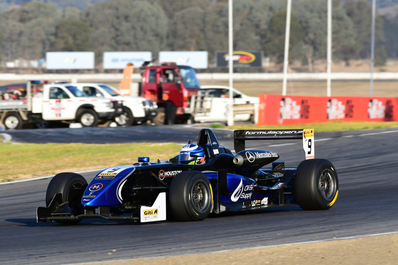 500_0712(1).jpg :: 9  Miles Bromley (QLD)      Oil Baron Supply/Tim Macrow Ra Dallara F308/11    