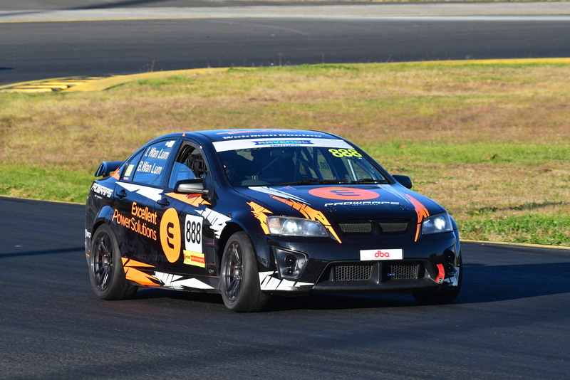 500_0740(1).jpg :: 888  Wokman Racing                  Brandon Wan Lum          Holden VE  