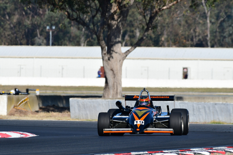 500_7469(1).jpg :: 19  Arthur Abrahams (WA)     Aon Investments                Ralt  RT4 1986    