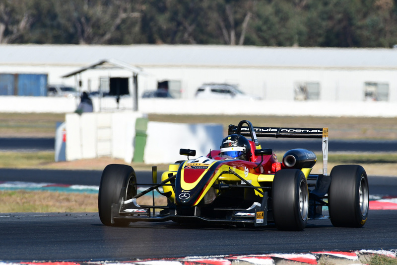 500_7472(1).jpg :: 21  Ryan Macmillan (QLD)     SP Tools/Tim Macrow Racing     Dallara F308/11  