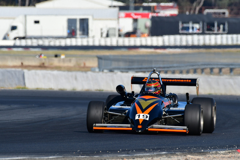 500_7500(1).jpg :: 19  Arthur Abrahams (WA)     Aon Investments                Ralt  RT4 1986    