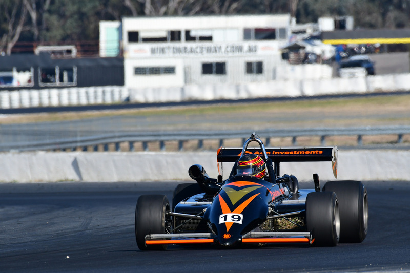 500_7534(1).jpg :: 19  Arthur Abrahams (WA)     Aon Investments                Ralt  RT4 1986    