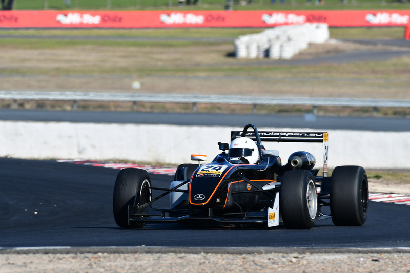 500_7583(1).jpg :: 24  Nathan Beer (NSW)        Apollo Patios                  Dallara F304   