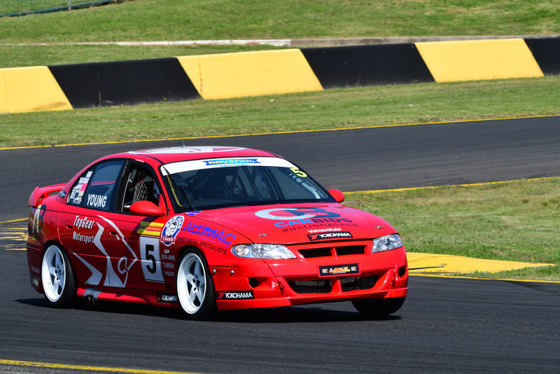500_8257(1).jpg :: 5  Greg Young (NSW)         TopGear Motorsport             Holden R8 HSV  