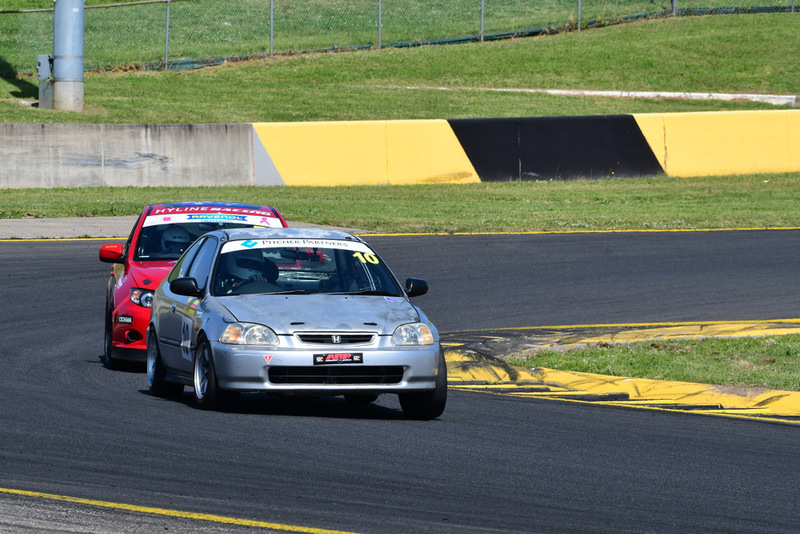 500_8268(1).jpg :: 10  Jonathan Sealy (NSW)     J Sealy                        Honda Civic 