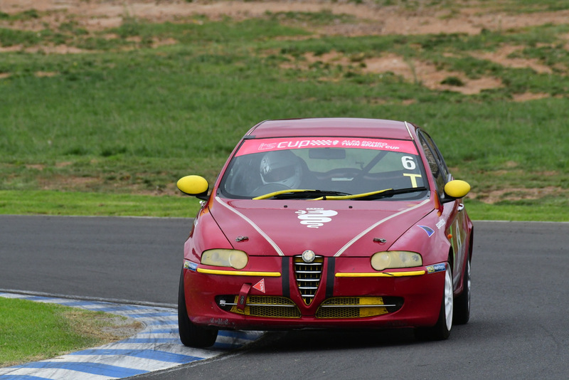 Alfa Feb 2026-238.jpg ::  6  David McKee (NSW)        SOS - Services On Site / Clay  Alfa Romeo 147