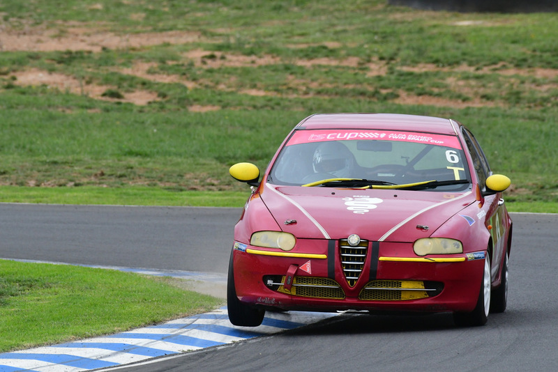 Alfa Feb 2026-261.jpg ::  6  David McKee (NSW)        SOS - Services On Site / Clay  Alfa Romeo 147