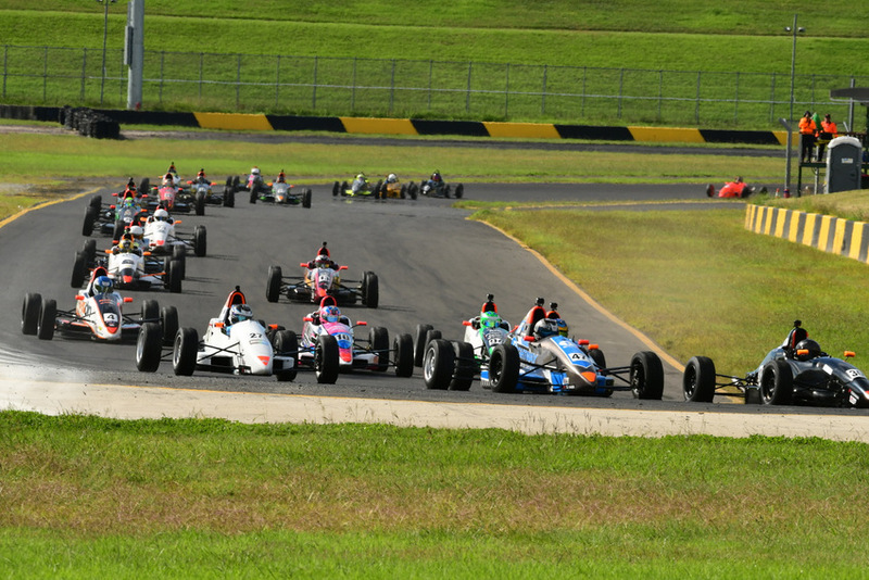 FOS_2749(1).jpg :: 27  Daniel Frougas (NSW)     Daniel Frougas Racing          Mygale   