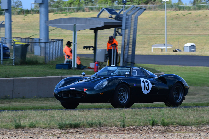 Supersprints Nov 2025 (38).jpg :: 13  Aaron Lewis (NSW)        Aaron Lewis                    1966 Jaguar