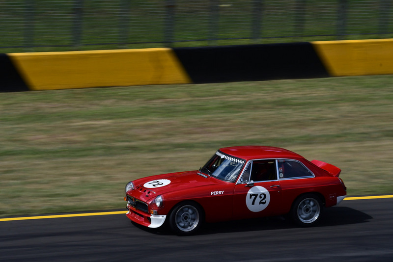 Supersprints Nov 2025 (75).jpg :: 72  Steve Perry (NSW)        Steve Perry                    1968 MGC GT      