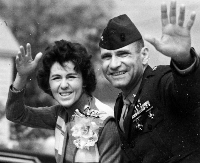 V1457.jpg :: POW's Vietnam Operation Homecoming - US MARINES PHOTO: Mrs. Jerry Marvel and Lieutenant Colonel Marvel greeting the public at the parade held in honor of the returning POW at Newport, N.C. Captured 24 Feb 1968, in North Vietnam while serving as a pilot with Marine Aircraft Group 12. Entered the Marine Corps in September 1954. Born June 12, 1933. Married, Lives in Newport, North Carolina. Lieutenant Colonel Marvel is one of twenty-six Marines that were held as prisoners of war, 8 Apr 1973.
