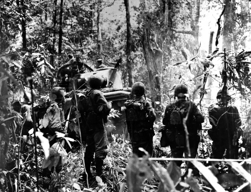 1st Marine Div - N23986A.jpg :: 1st Marine Div, Invasion of Cape Gloucester, WW II - US MARINES PHOTO: PASSING THE AMMUNITION - Marine artillerymen load the 75mm pack howitzer as they blast away at the Jap positions on Cape Gloucester airport.