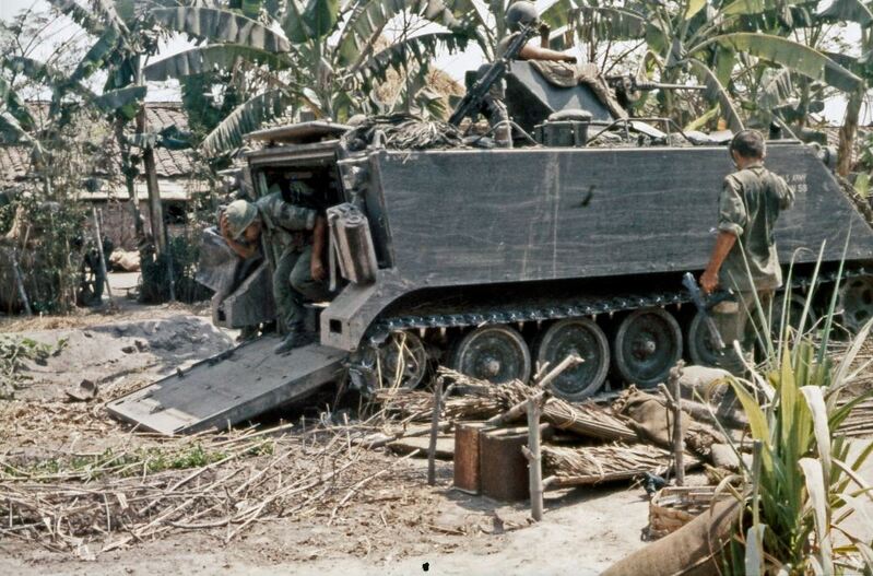 25th Inf Div (4th Cav) - V27122K.jpg :: 25th Inf Div, 4th Cav, Vietnam War - US ARMY PHOTO: M113 apc 3/4th Cavalry, 25th Infantry Division \