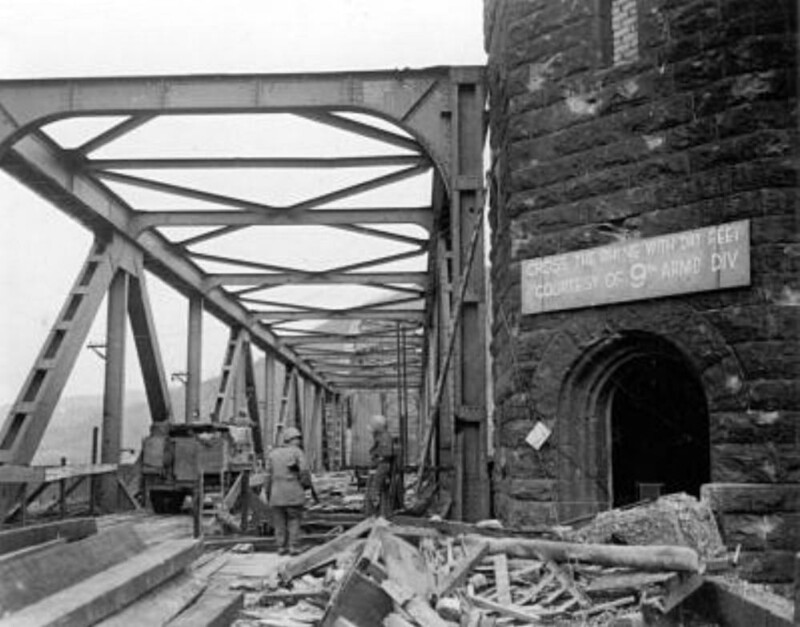 3rd Inf Div (9th Eng Bn) - A2581E.jpg :: 3rd Inf Div, 9th Eng Bn, WW II - US ARMY PHOTO: Cross the Rhine with dry feet', courtesy of 9th Armd Div.
