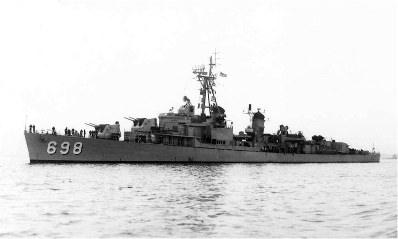 USS Ault (DD-698) - N6718M.jpg :: USS Ault (DD-698), Destroyer, Vietnam War - US NAVY PHOTO:  USS Ault (DD 698) in the Mediterranean, Feb 1959.
