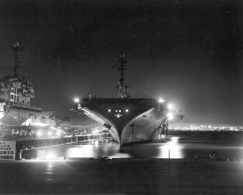 USS Bon Homme Richard (CVA-31) - N436M.jpg :: USS Bon Homme Richard (CVA-31), Aircraft Carrier Attack, Vietnam War - US NAVY PHOTO: USS Bon Homme Richard (CVA-31) and USS Ranger (CVA-61)-left, circa 1958.