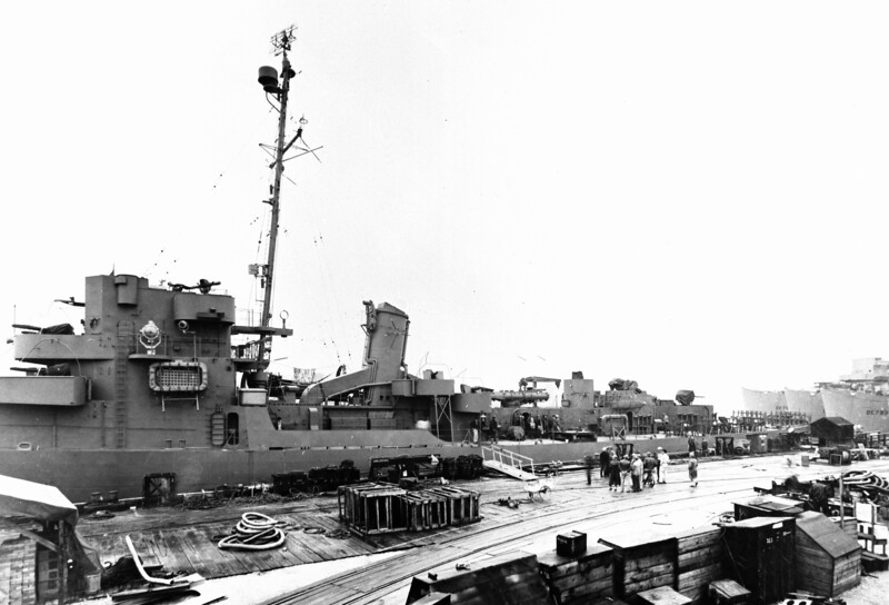 USS Borum (DE-790) - N12854.jpg :: USS Borum (DE-790), Destroyer Escort, WW II - US NAVY PHOTO: USS Borum (DE-790) view of ship at dock.
