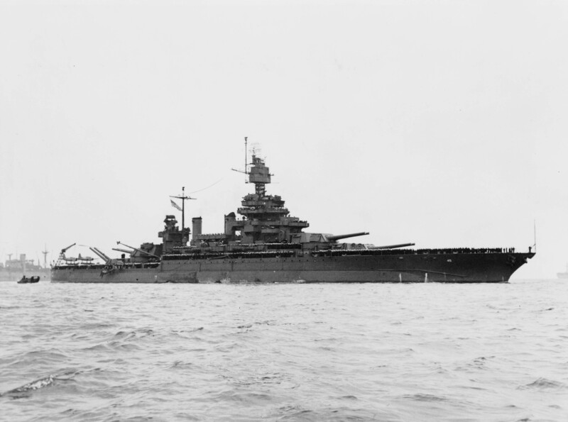USS Colorado (BB-45) - N3161E.jpg :: USS Colorado (BB-45), Battleship, WW II - US NAVY PHOTO: The USS Colorado (BB-45) arrives at San Francisco, California, on 15 Oct 1945, following the end of World War II. Note that the ship's crew is manning the rails (all dressed in \