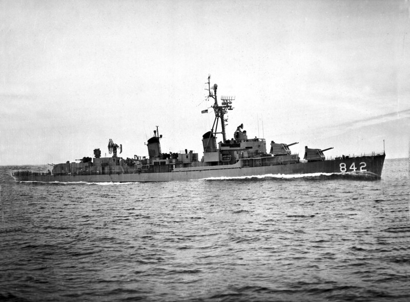 USS Fiske (DD-842) - N7912.jpg :: USS Fiske (DD-842), Destroyer, WW II -  US NAVY PHOTO: USS Fiske (DD-842) underway off Newport, RI, broadside view, surface broadside, 10 Jul 1953.