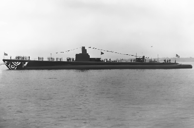 USS Hake (SS-256) - N9476L.jpg :: USS Hake (SS-256), Submarine, Attack, Vietnam War - US NAVY PHOTO: The USS Hake (SS-256) is moved to dock after being launched at Groton CT., 17 Jul 1942.