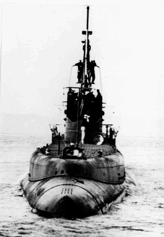USS Hake (SS-256) - N9477A.jpg :: USS Hake (SS-256), Submarine, Attack, WW II - US NAVY PHOTO: Stern view of the USS Hake (SS-256) at Mare Island, CA., Nov 1943.
