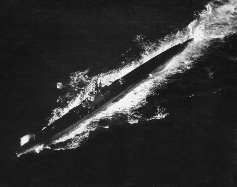USS Hake (SS-256) - N9477C.jpg :: USS Hake (SS-256), Submarine, Attack, WW II - US NAVY PHOTO: USS Hake (SS-256) appears here underway, port bow, on 7 Jun 1945, viewed by the airship ZP-32 at 350 feet & here at 500 feet off San Francisco.