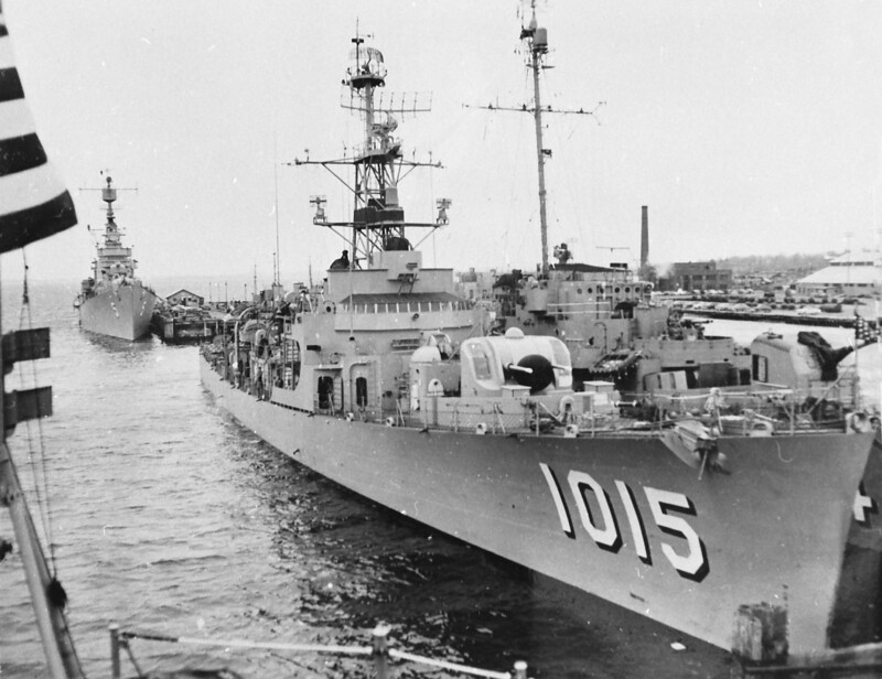 USS Hammerberg (DE-1015) - N27021B.jpg :: USS Hammerberg (DE-1015), Destroyer Escort, Vietnam War - US NAVY PHOTO: USS Hammerberg (DE-1015) moored at Pier, New Port R.I., 3/4 bow view, Aug 1956.