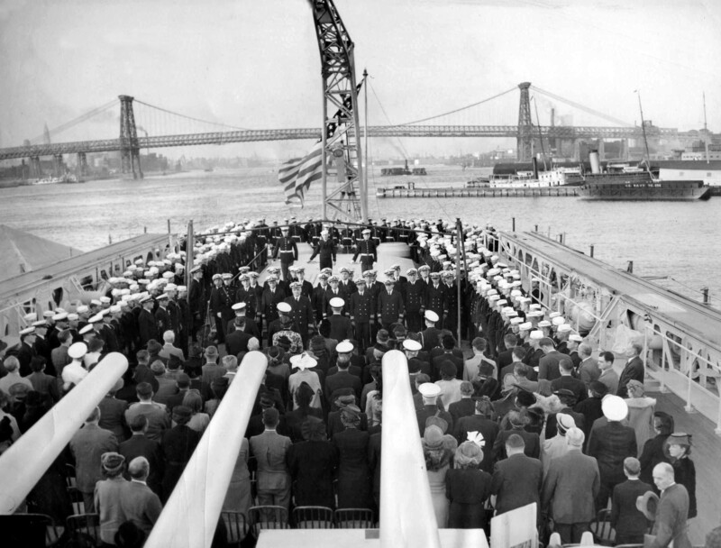 USS Helena (CL-50) - N2364F.jpg :: USS Helena (CL-50), Light Cruiser, Post-WW I - US NAVY PHOTO: USS Helena (CL 50) commissioning ceremony, 18 Sep 1939 at the Brooklyn Navy Yard.