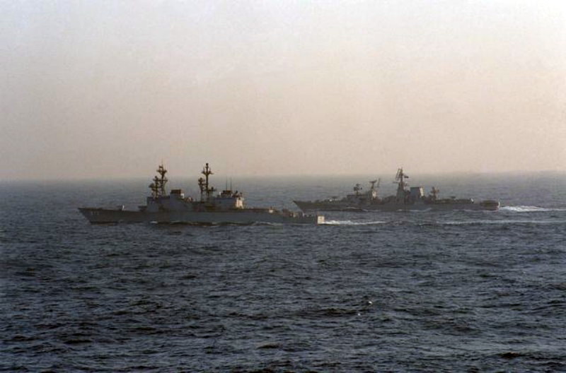 USS John Young (DD-973) - N8370J.jpg :: USS John Young (DD-973), Destroyer, Post-Vietnam War - US NAVY PHOTO: USS John Young (DD-973) screens a Soviet Kara class guided missile cruiser from Carl Vinson (CVN-70), on 6 Dec 1984. Photo taken by PHAN David L. Miller, Department of Defense (Navy).