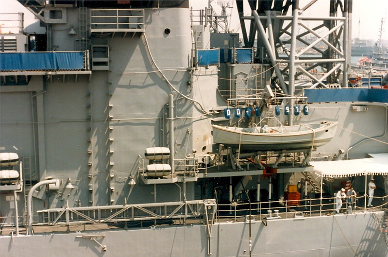 USS John Young (DD-973) - N8370L.jpg :: USS John Young (DD-973), Destroyer, Post-Vietnam War - US NAVY PHOTO: The USS John Young (DD-973) as viewed from the USS David R. Ray (DD-971) in San Diego, Jul 1985.