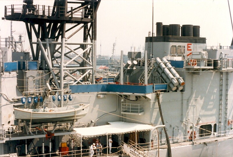 USS John Young (DD-973) - N8370M.jpg :: USS John Young (DD-973), Destroyer, Post-Vietnam War - US NAVY PHOTO: The USS John Young (DD-973) as viewed from the USS David R. Ray (DD-971) in San Diego, Jul 1985.
