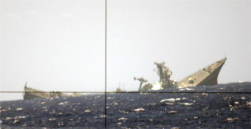 USS John Young (DD-973) - N8372A.jpg :: USS John Young (DD-973), Destroyer, Afghanistan War - US NAVY PHOTO: The USS John Young (DD-973) being sunk during SINKEX as viewed through the periscope of the USS Pasadena (SSN-752) and took place in Hawaiian waters 13 Apr 2004.