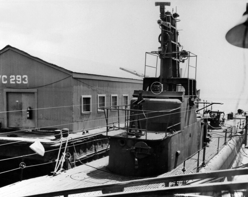 USS Kingfish (SS-234) - N9376M.jpg :: USS Kingfish (SS-234), Submarine - Attack-Fleet, WW II - US NAVY PHOTO: Amid ship plan view looking aft of USS Kingfish (SS-234) off Mare Island on 3 Sep 1944. The barge YC-293 is to her port side.