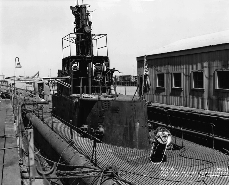 USS Kingfish (SS-234) - N9377C.jpg :: USS Kingfish (SS-234), Submarine - Attack-Fleet, WW II - US NAVY PHOTO: Plan view of the USS Kingfish (SS-234) at Mare Island, 3 Sep 1944.