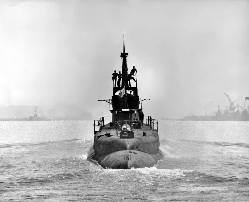 USS Kingfish (SS-234) - N9377E.jpg :: USS Kingfish (SS-234), Submarine - Attack-Fleet, WW II - US NAVY PHOTO: Stern view of USS Kingfish (SS-234) off Mare Island on 8 Sep 1944. She was in overhaul from 28 Jun until 13 Sep 1944.
