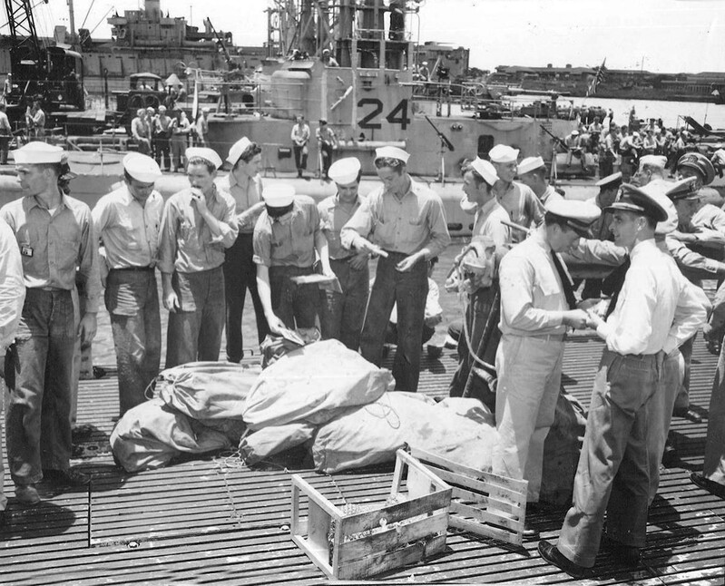 USS Kingfish (SS-234) - N9377H.jpg :: USS Kingfish (SS-234), Submarine, WW II - US NAVY PHOTO: Crewman aboard the USS Kingfish (SS-234) at Pearl Harbor, T. H. eagerly sort mail that has accumulated for them during absence on a war patrol, 15 May 1945.