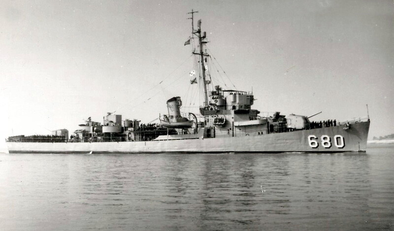 USS Loeser (DE-680) - N12525G.jpg :: USS Loeser (DE-680), Destroyer Escort, WW II - US NAVY PHOTO: Starboard side view of the USS Loeser (DE 680) underway, Aug 1954.
