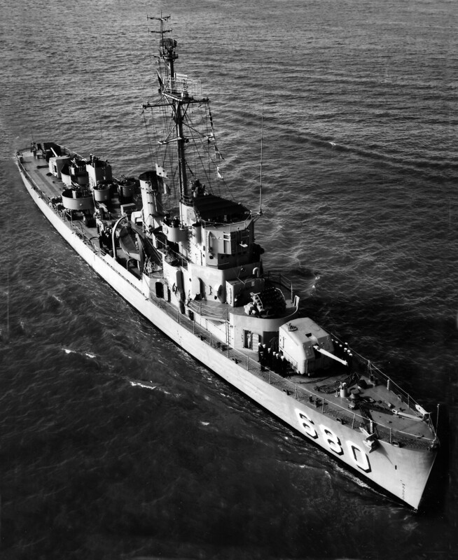USS Loeser (DE-680) - N12525H.jpg :: USS Loeser (DE-680), Destroyer Escort, Vietnam War - US NAVY PHOTO: USS Loeser (DE-680) underway slowly with her crew at quarters, 2 May 1957.